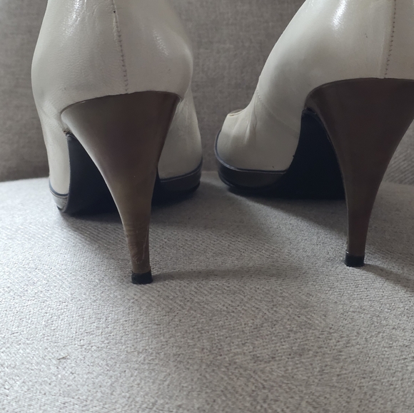 Sesto Meucci Elegant Gray and Black Heels - Picture 8 of 16